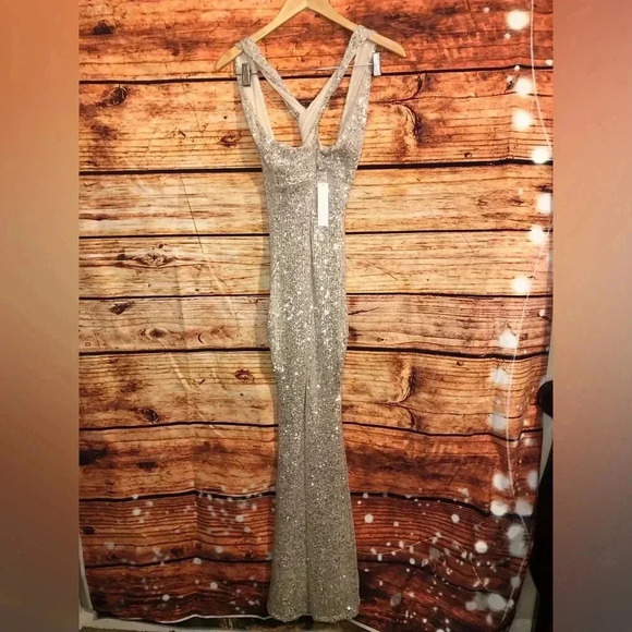 ❄️🪩Sequin Keyhole Gown 🪩❄️ NWT - Picture 2 of 16